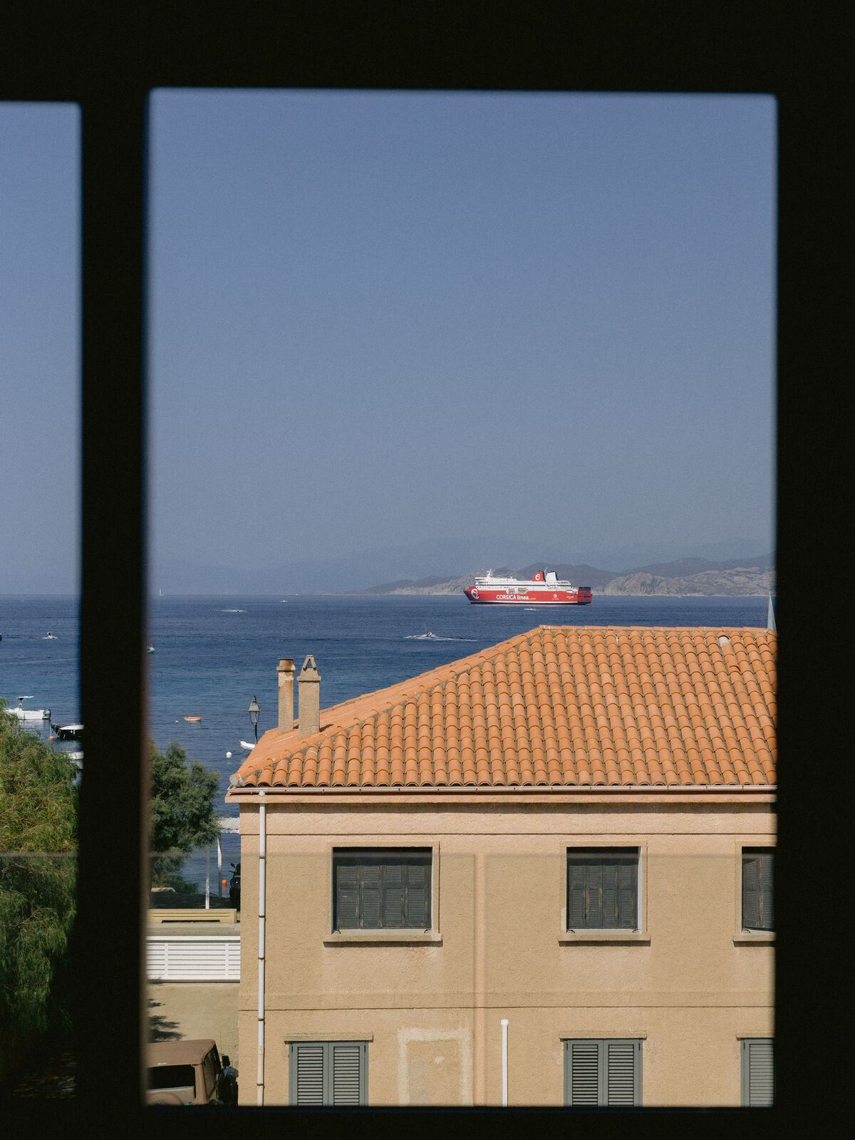 La fenêtre sur le port